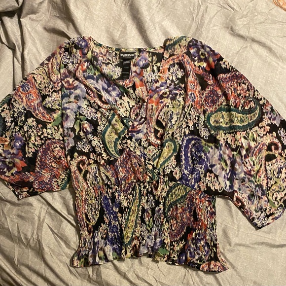 Large Sheer Top Bisou Bisou, Banded Waist - Picture 2 of 5